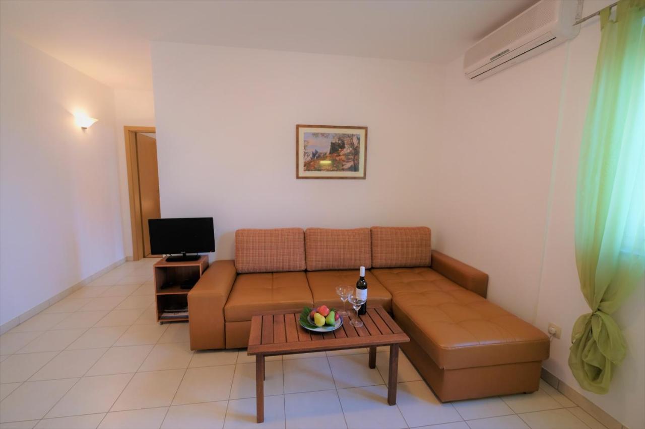 Apartments Coral, Klimno, Island Krk Dış mekan fotoğraf