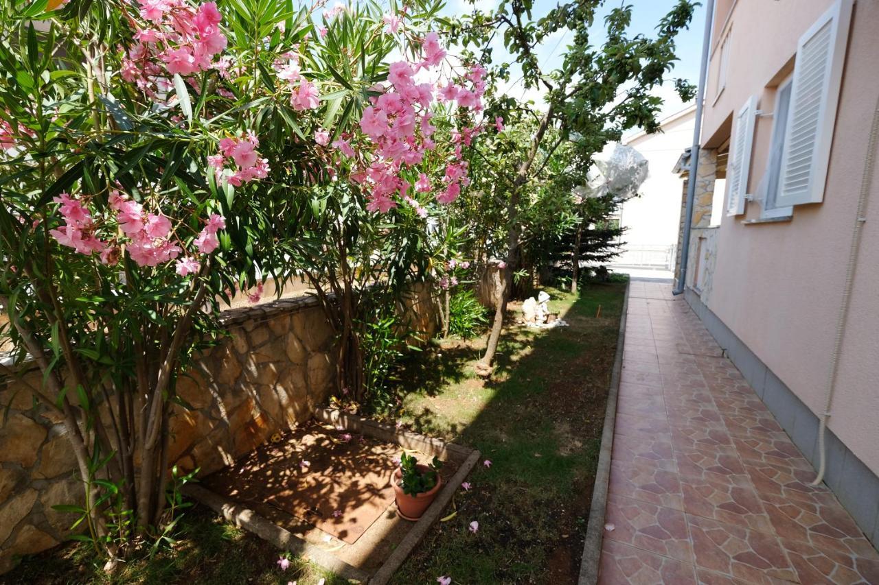 Apartments Coral, Klimno, Island Krk Dış mekan fotoğraf