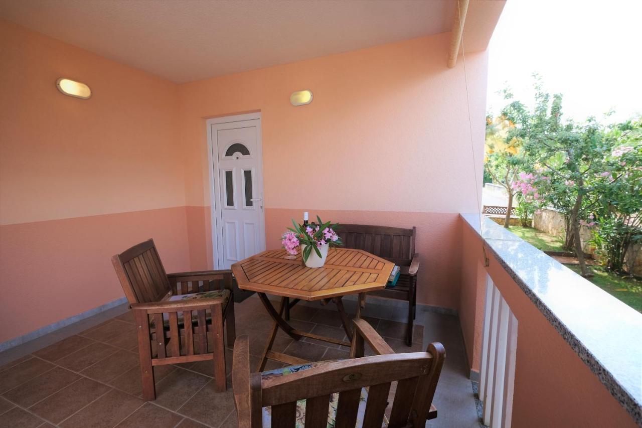 Apartments Coral, Klimno, Island Krk Dış mekan fotoğraf