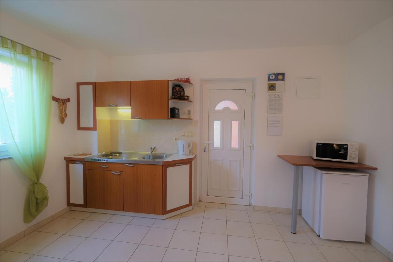 Apartments Coral, Klimno, Island Krk Dış mekan fotoğraf