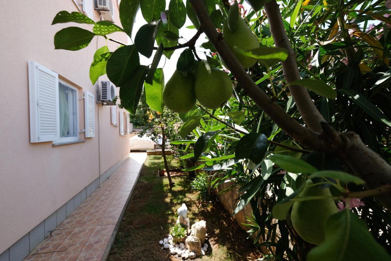 Apartments Coral, Klimno, Island Krk Dış mekan fotoğraf